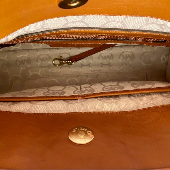 Michael Kors Hamilton Mono Stripe Shoulder Bag - Picture 11 of 12